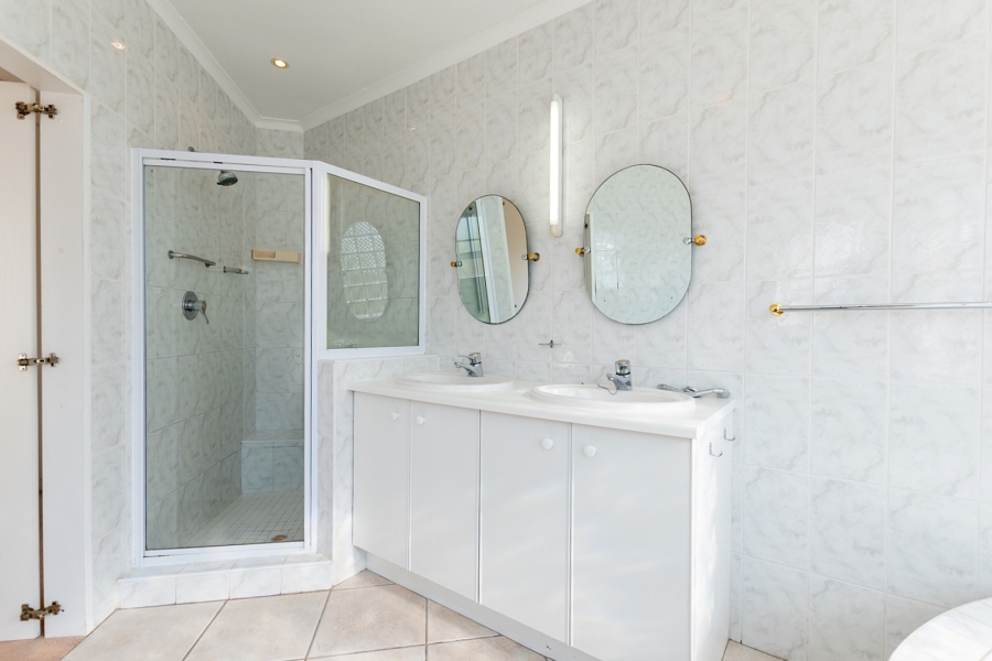 4 Bedroom Property for Sale in Middedorp Western Cape